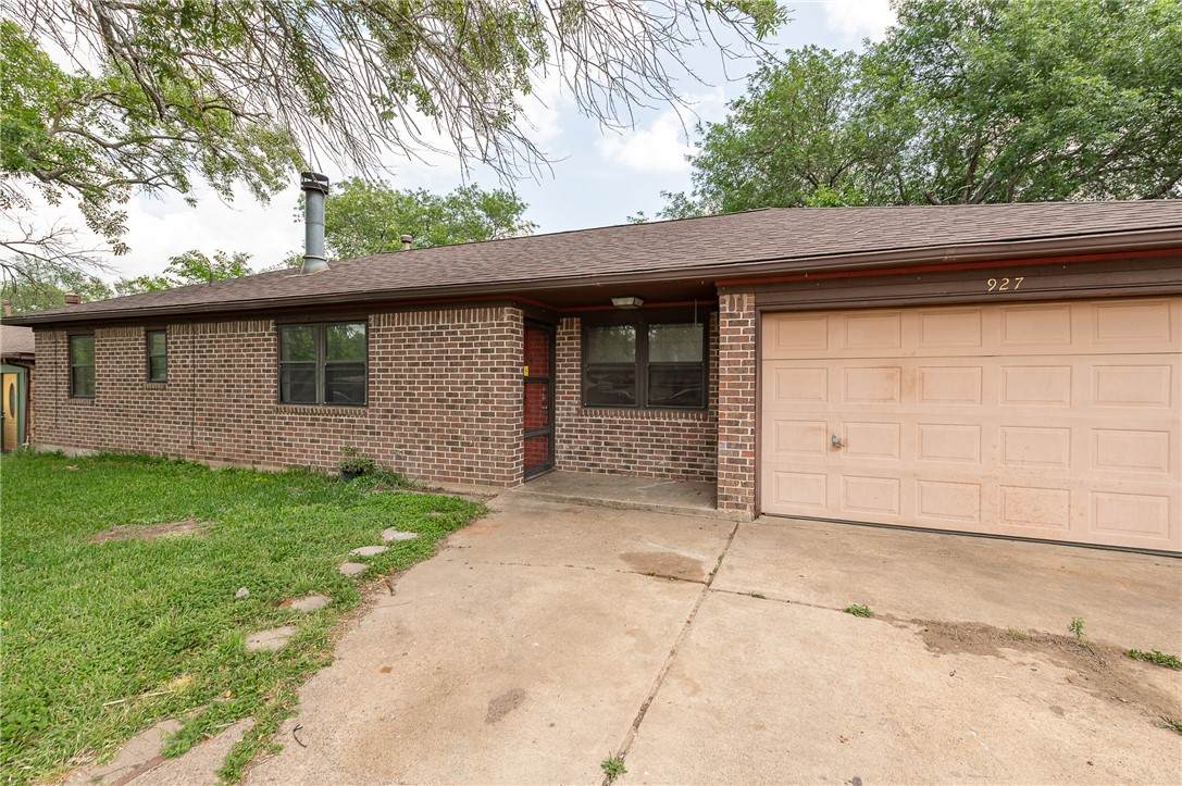 927 Braeswood - Photo 1