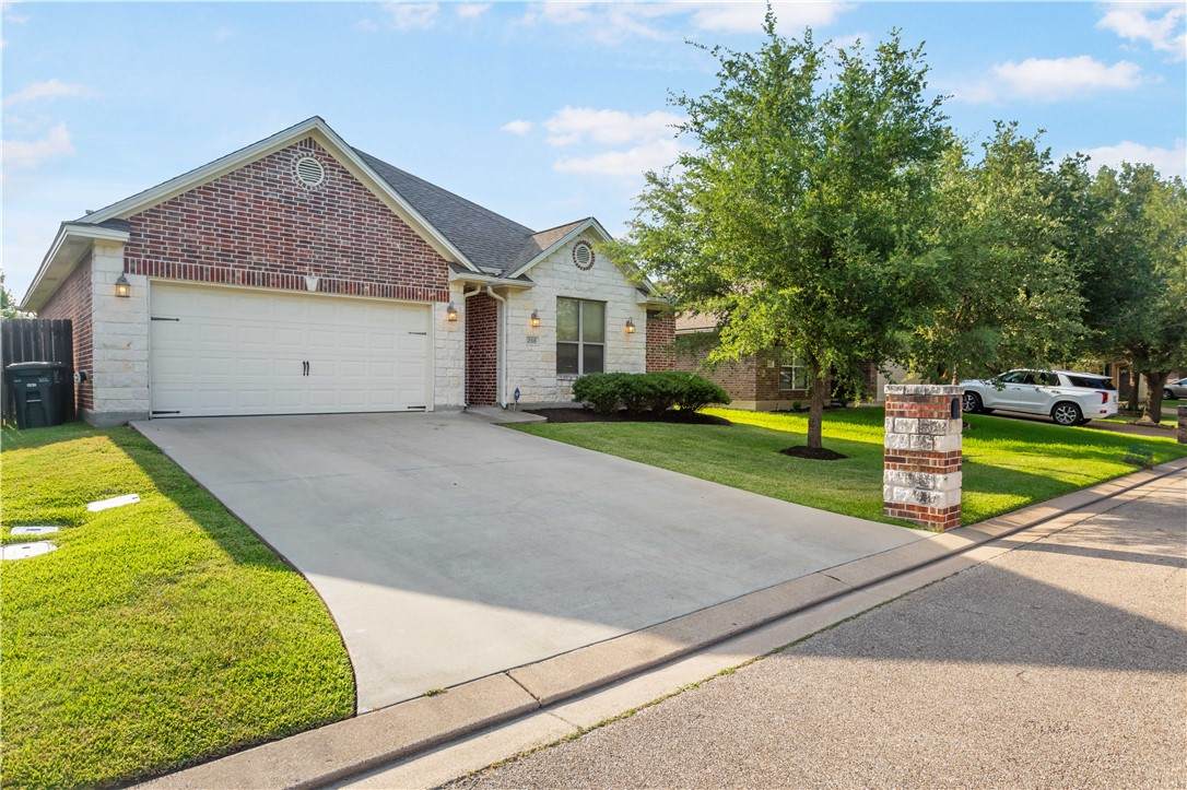 2318 Carisbrooke - Photo 1