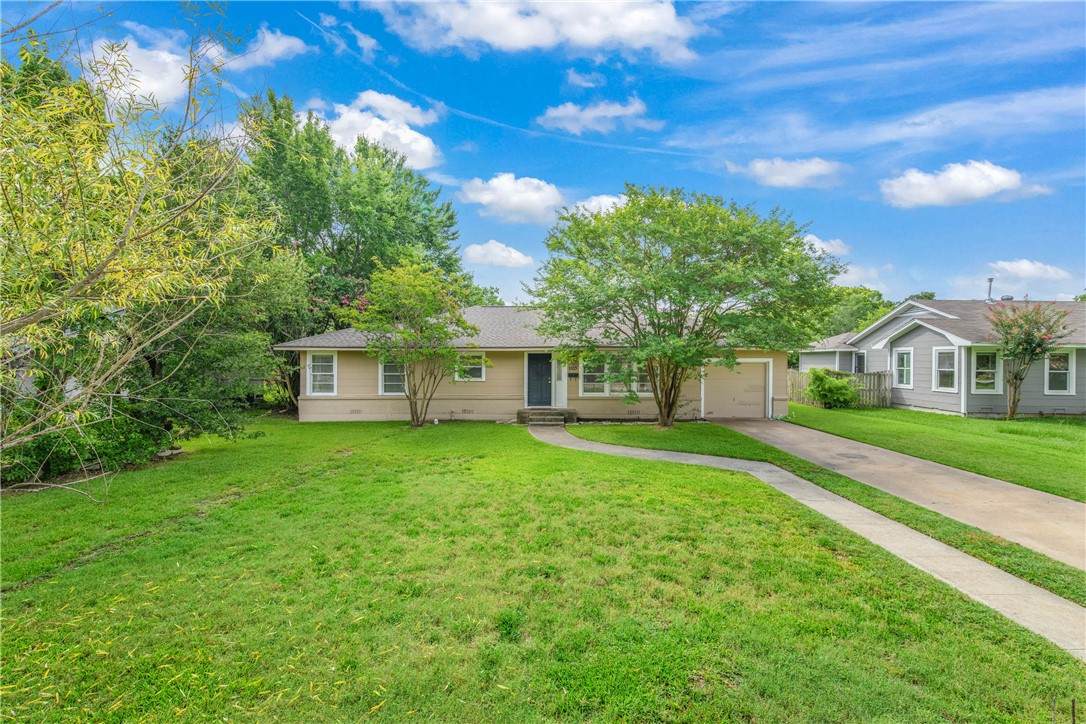 1103 Edgewood Drive - Photo 1