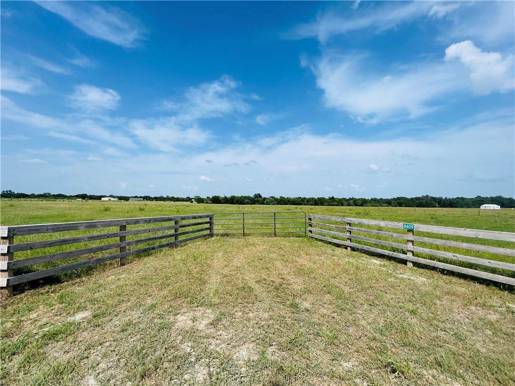 8409 Hickory Loop - Photo 1