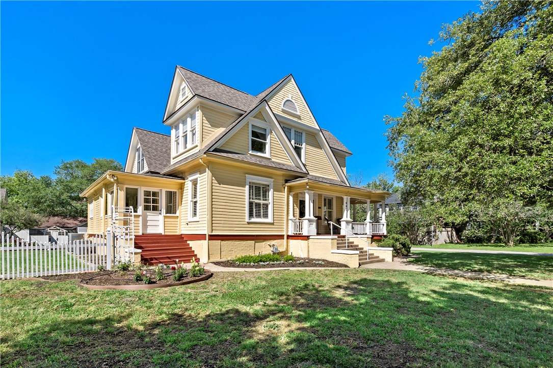 601 30th Street - Photo 1