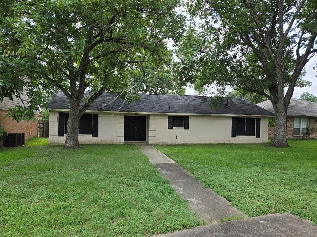 1610 Luza Street - Photo 1