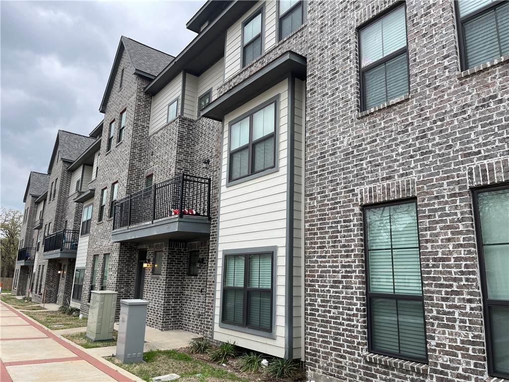 616 Clay Street - Photo 1