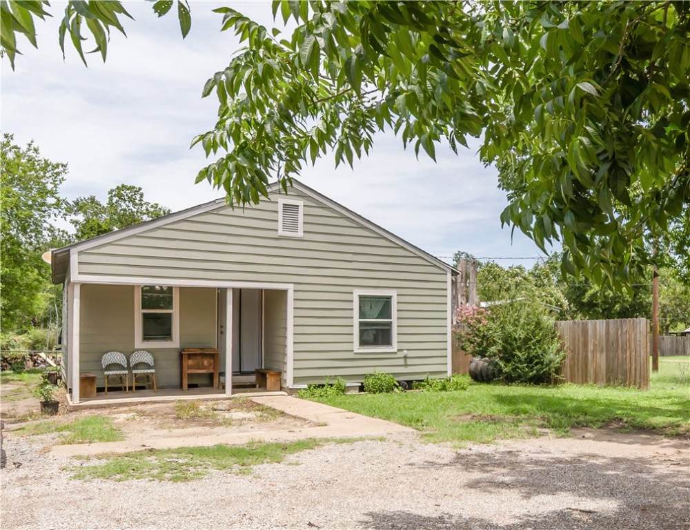 1610 Una Avenue - Photo 1