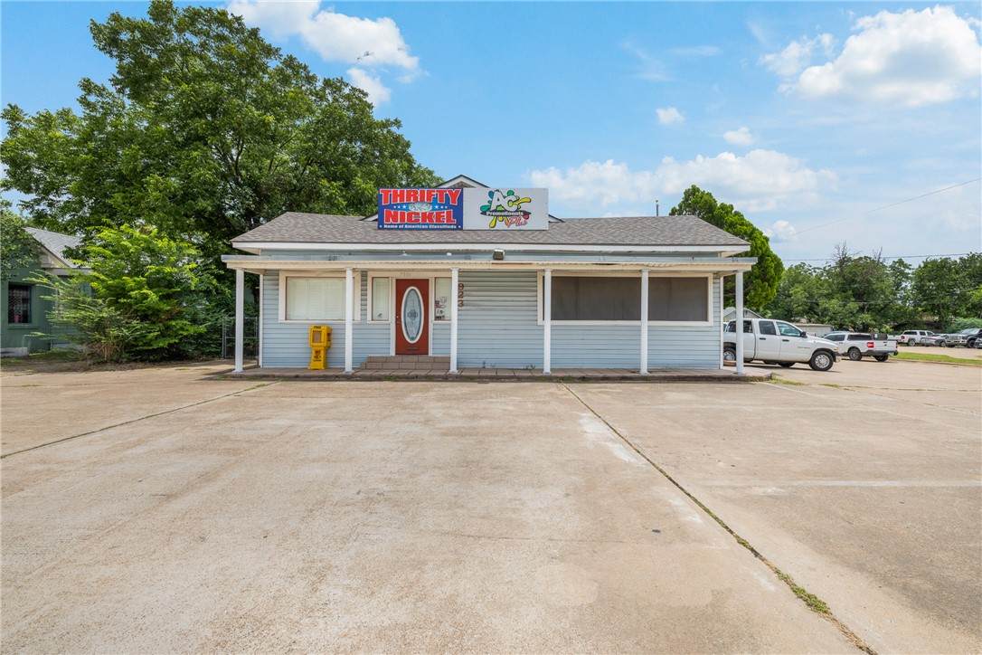 923 Texas Avenue - Photo 1