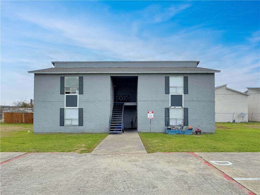 2703 Evergreen Circle - Photo 1