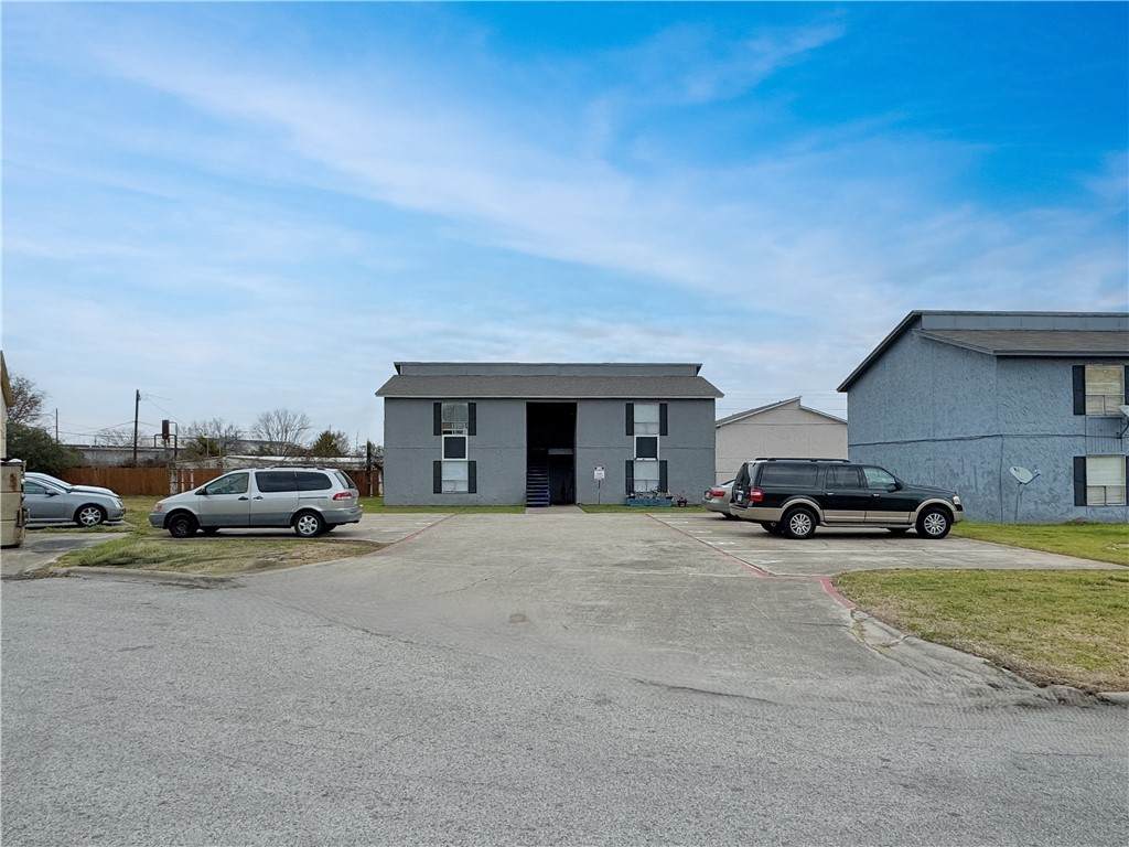 2703, 2712 Evergreen Circle - Photo 1