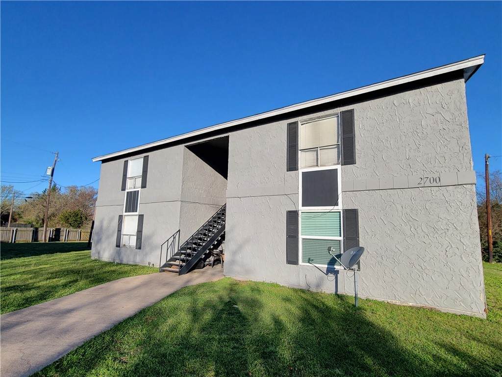 2700 Evergreen Circle - Photo 1