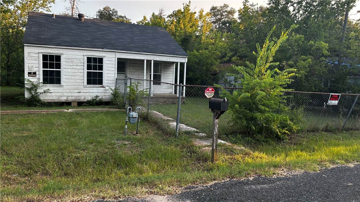 1207 South Drive - Photo 1