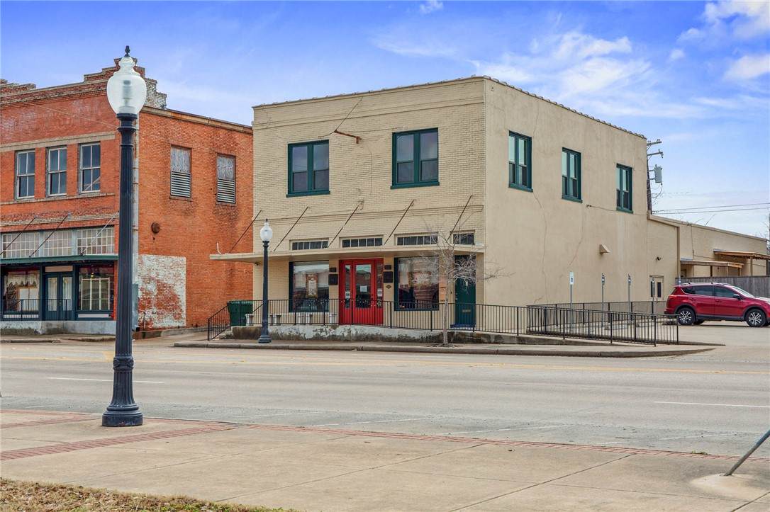 211 Wm J Bryan Parkway - Photo 1