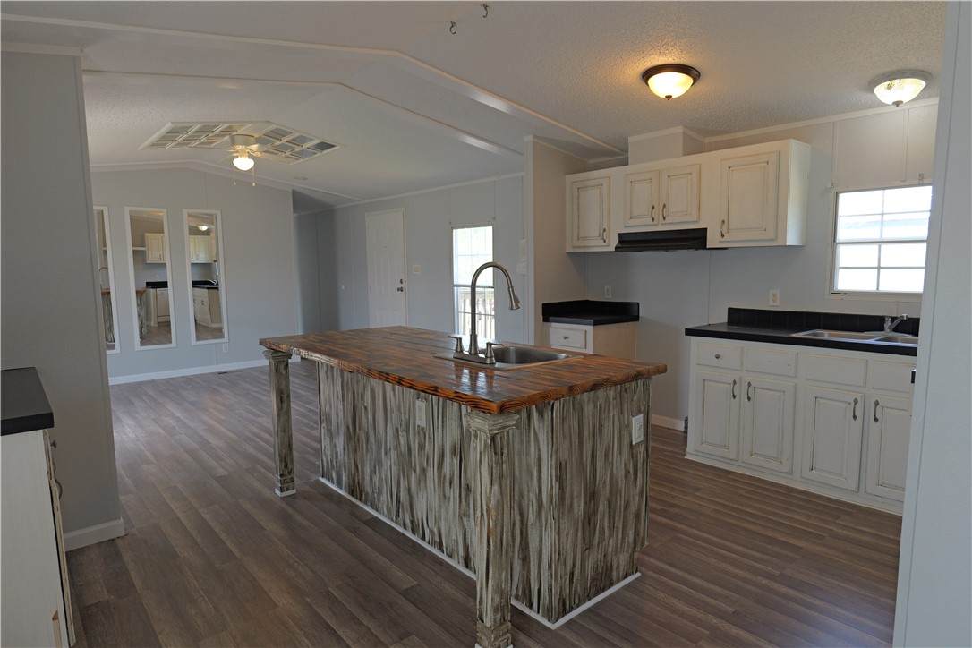 732B Rogers Street - Photo 1