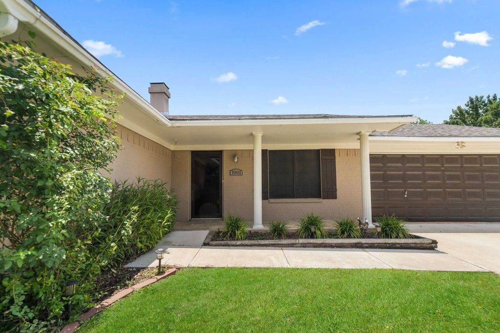 1001 Windy Drive - Photo 1