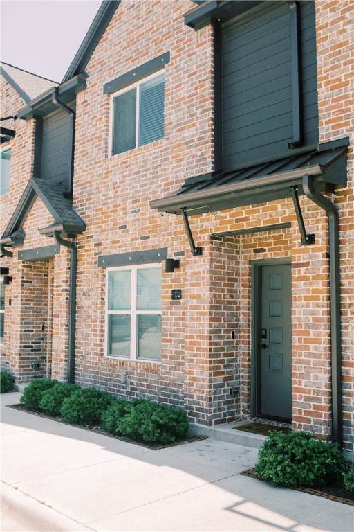 1451 Associates Avenue - Photo 1