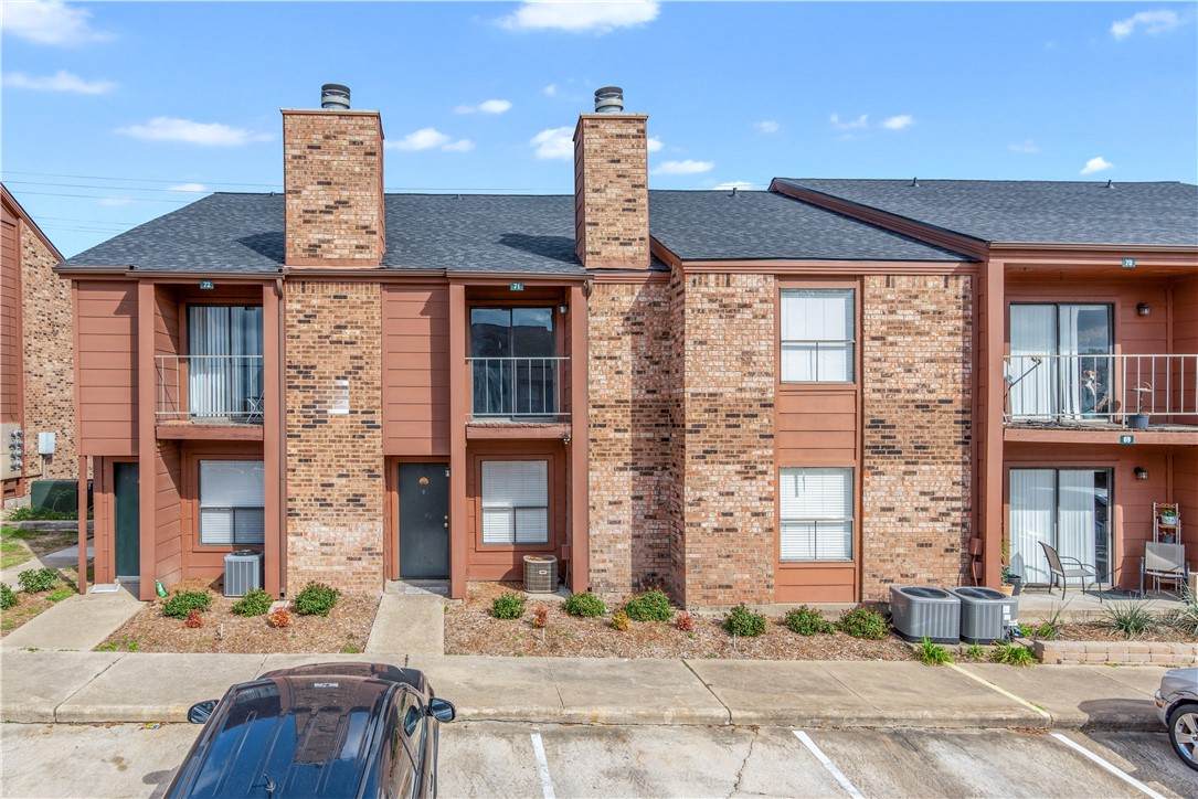 904 University Oaks Boulevard - Photo 1