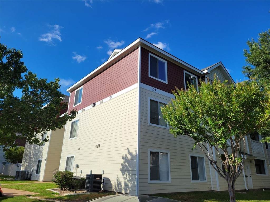 529 Southwest Parkway - Photo 1