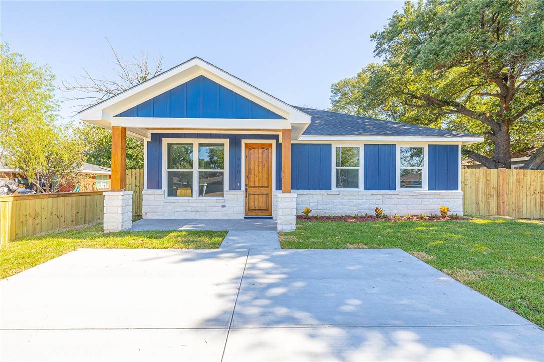 910 Hammond Street - Photo 1