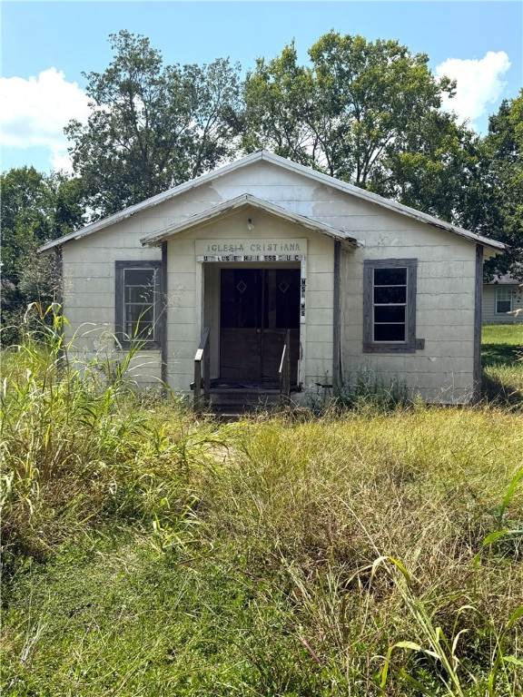 605 Shaw Street - Photo 1