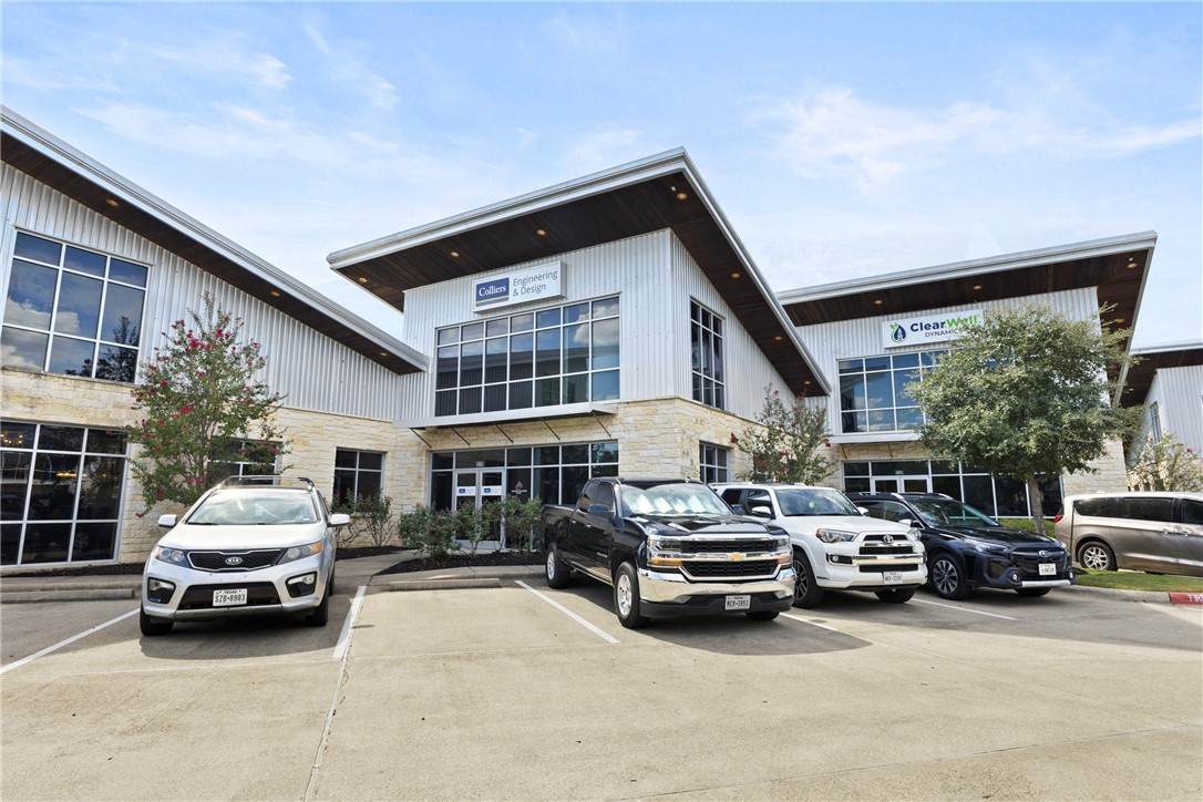 3091 University Drive - Photo 1