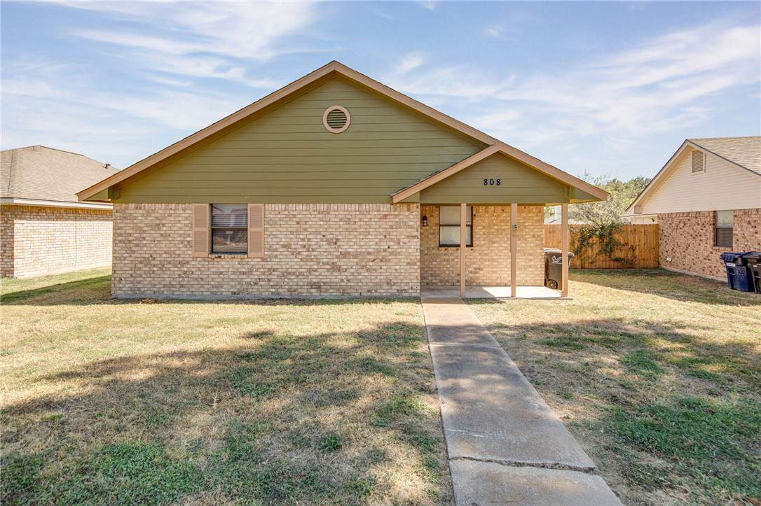 808 Camellia Court - Photo 1