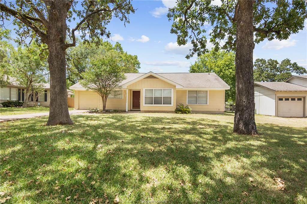 728 Mary Lake Drive - Photo 1