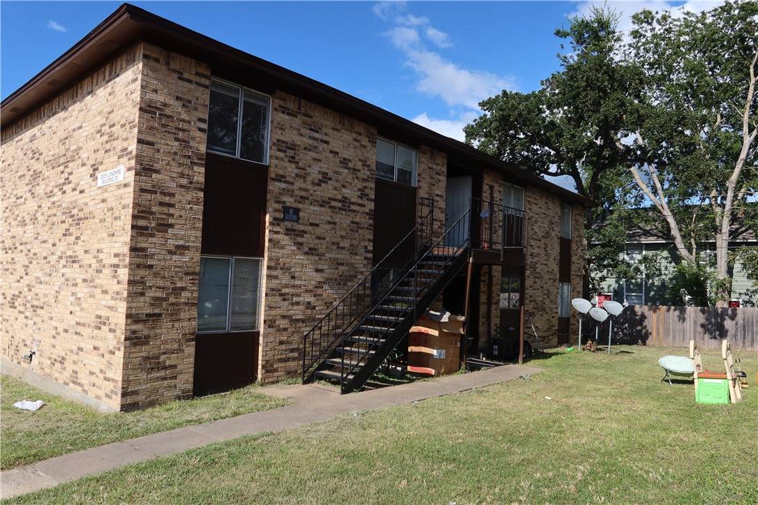 2005 Longmire Dr - Photo 1