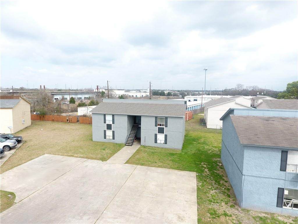 2703 Evergreen Circle - Photo 1