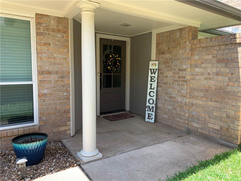 2917 Braeburn - Photo 1