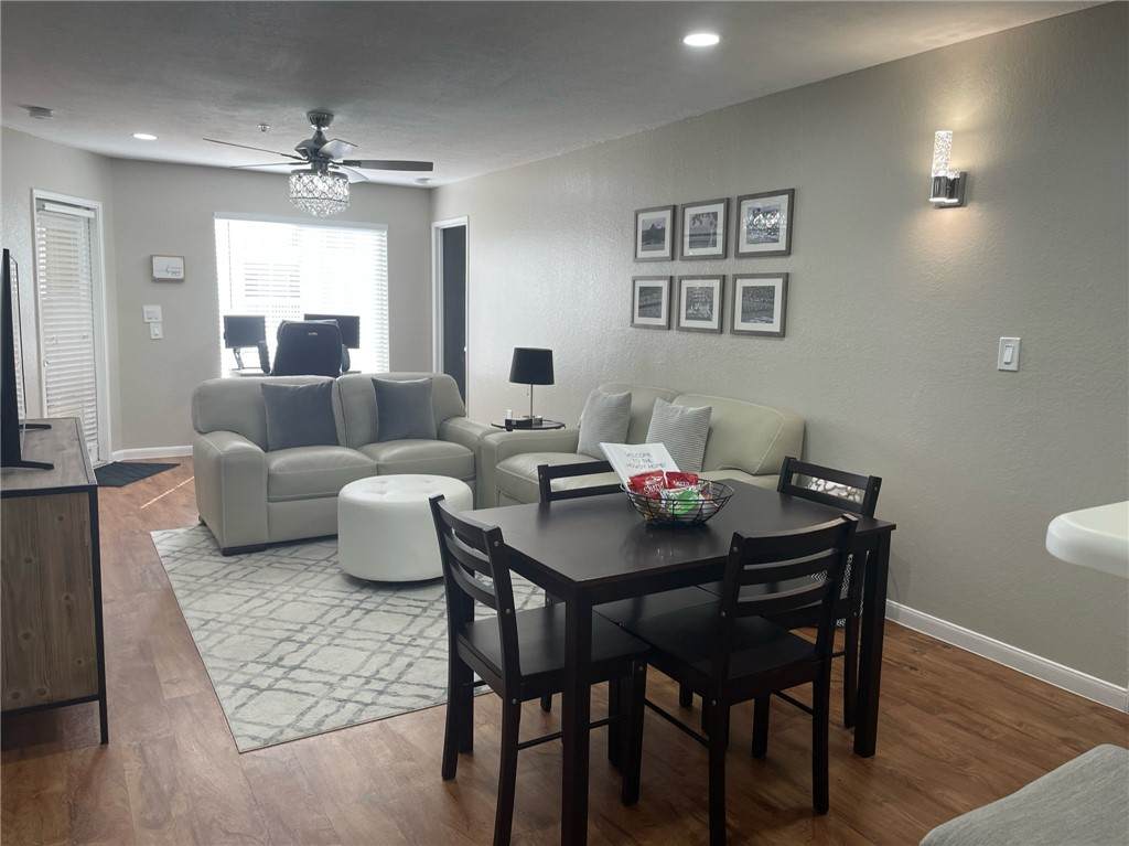 521 Southwest Parkway - Photo 1