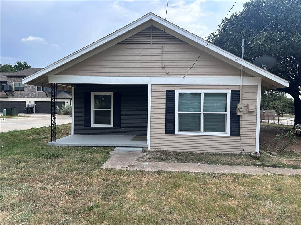 305 31st Street - Photo 1