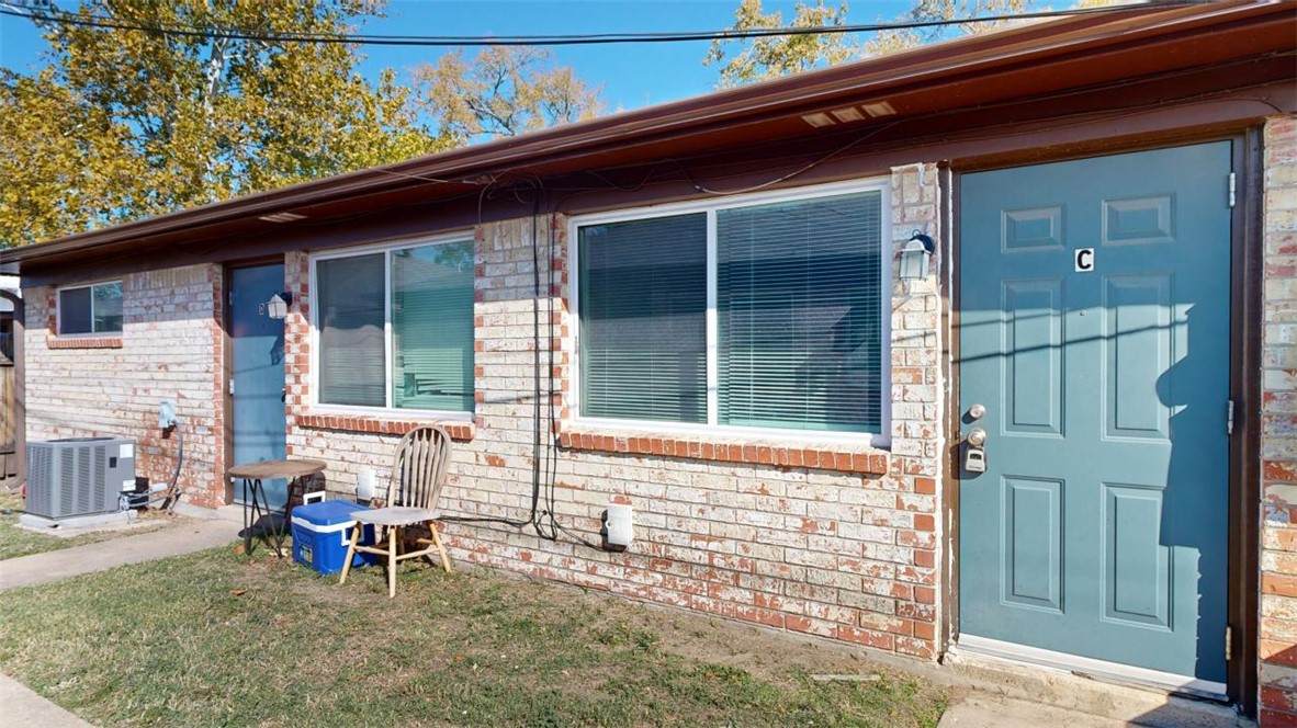 204 Lynn Drive - Photo 1