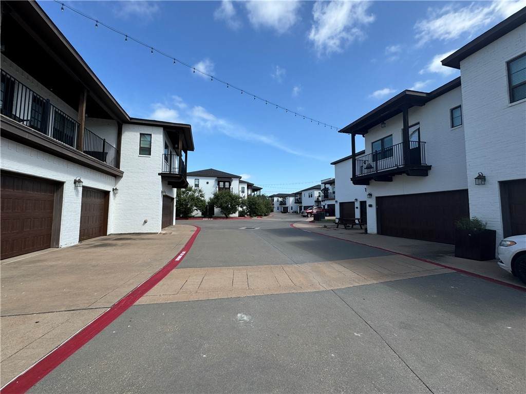 203 Brentwood Drive - Photo 1