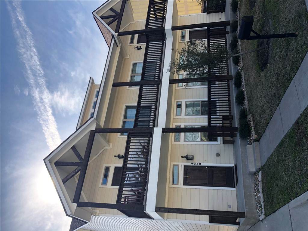 301 B Poplar Street - Photo 1