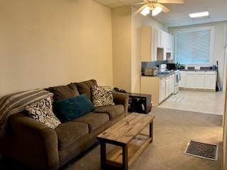 112 Farquhar St - Photo 1