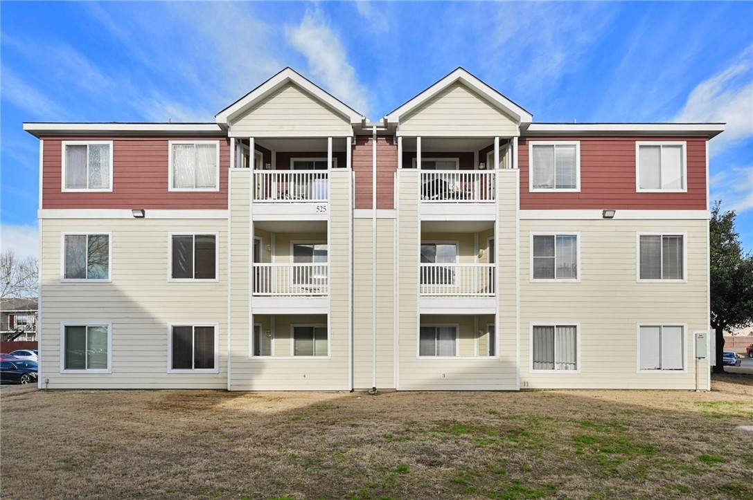 523 Southwest Parkway - Photo 1