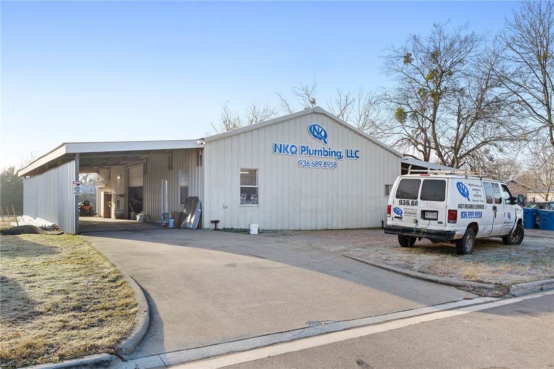 217 W Hill St - Photo 1