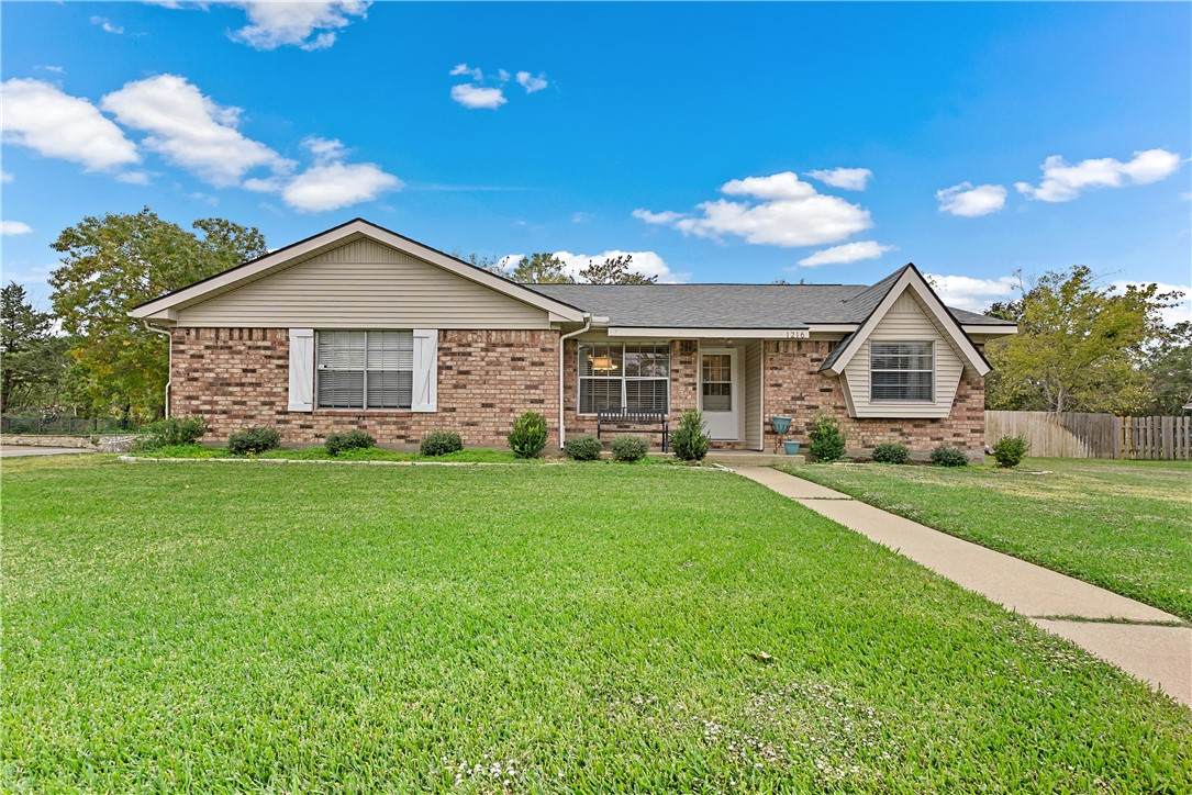 1216 Glade Street - Photo 1