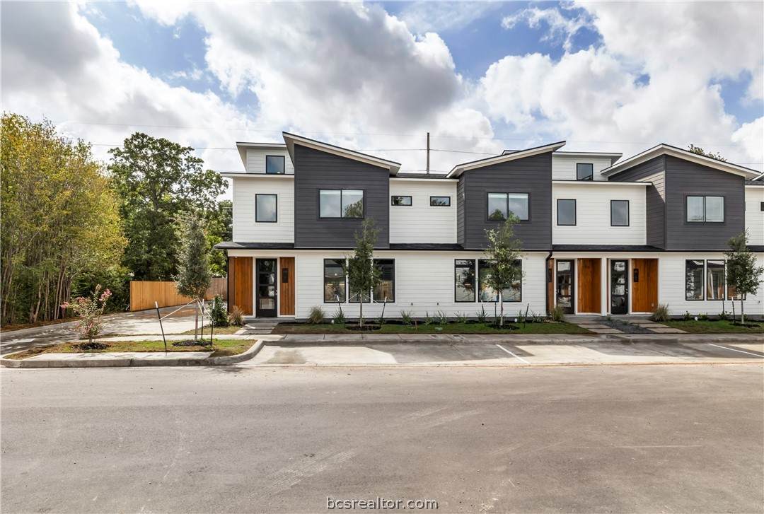 211 Lynn Drive - Photo 1