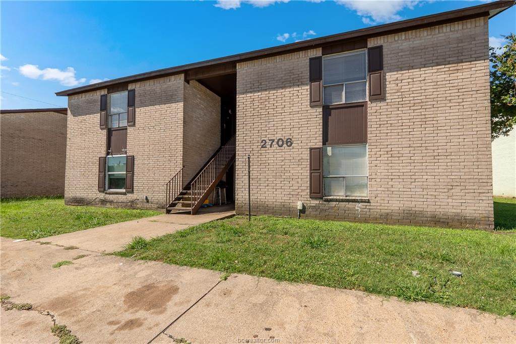 2706 Evergreen Circle - Photo 1