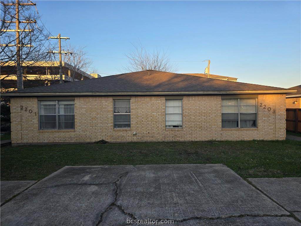 2203 Crest Street - Photo 1