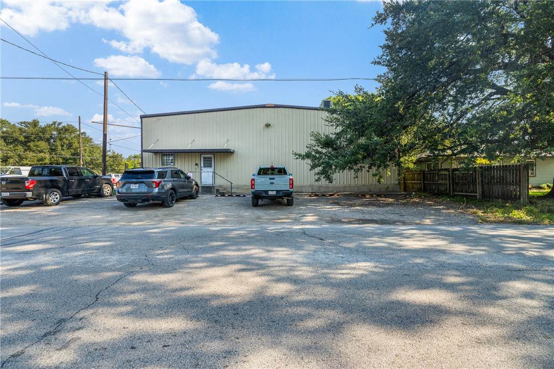 1809 Groesbeck Street - Photo 1
