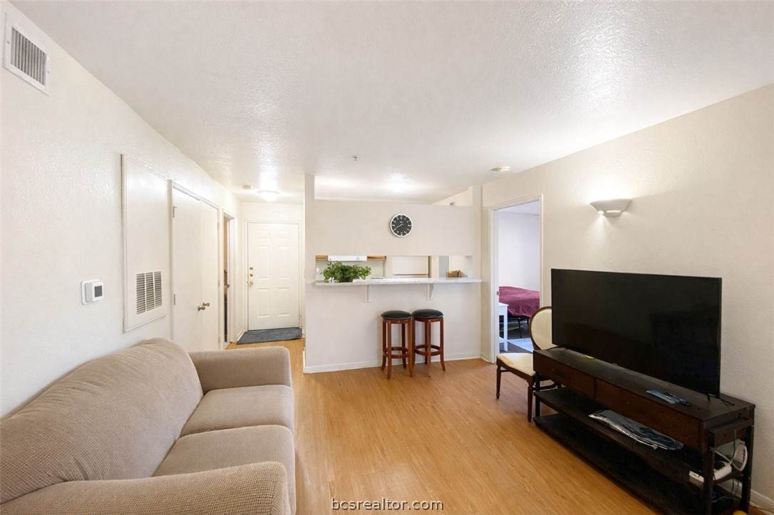 515 Southwest Pkwy - Photo 1