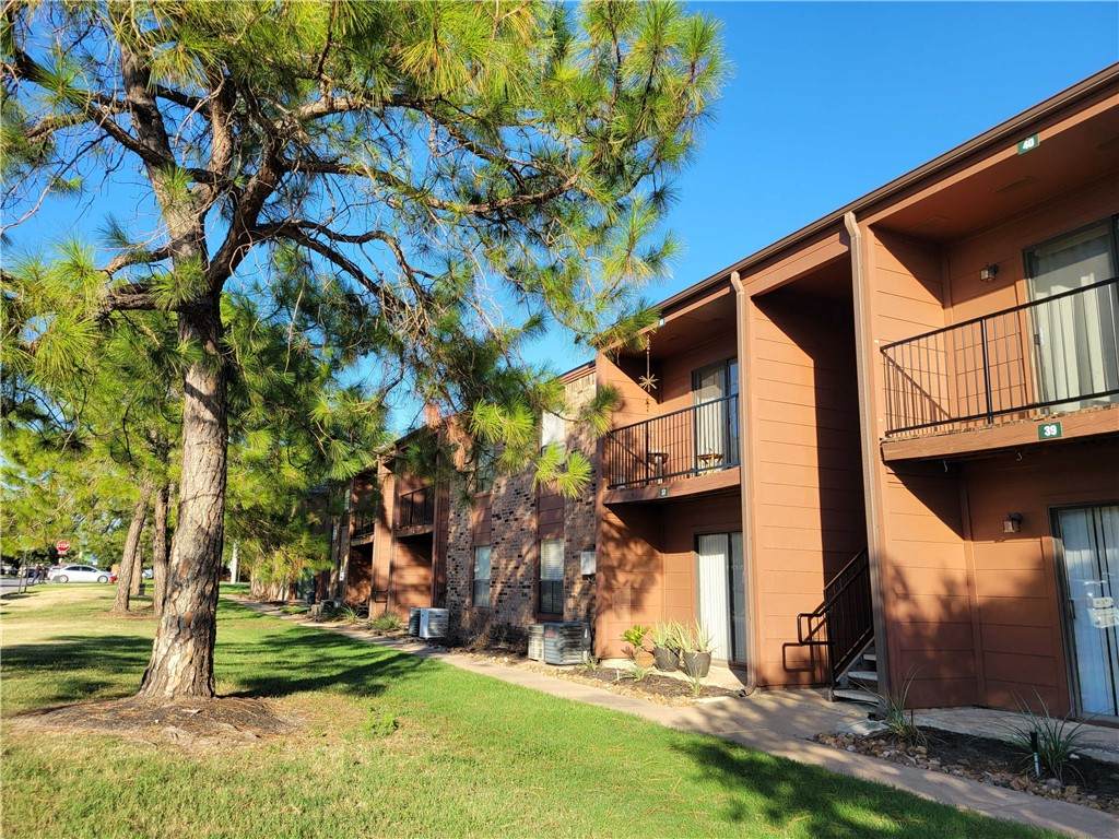 904 University Oaks Boulevard - Photo 1