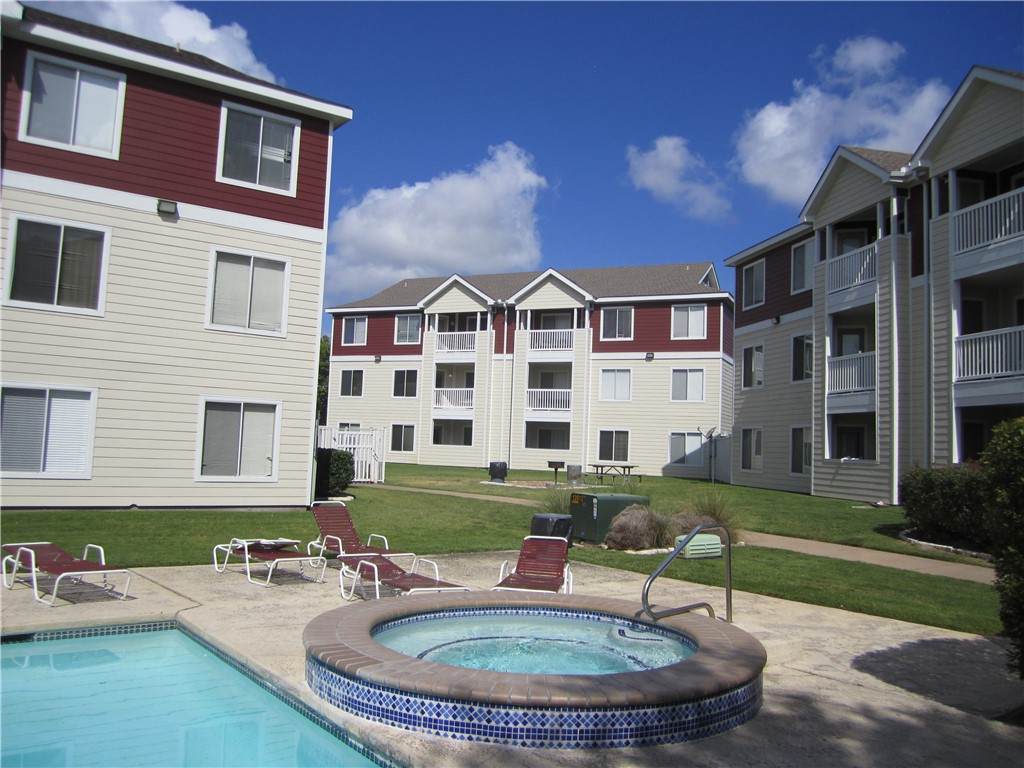 517 Southwest Parkway - Photo 1
