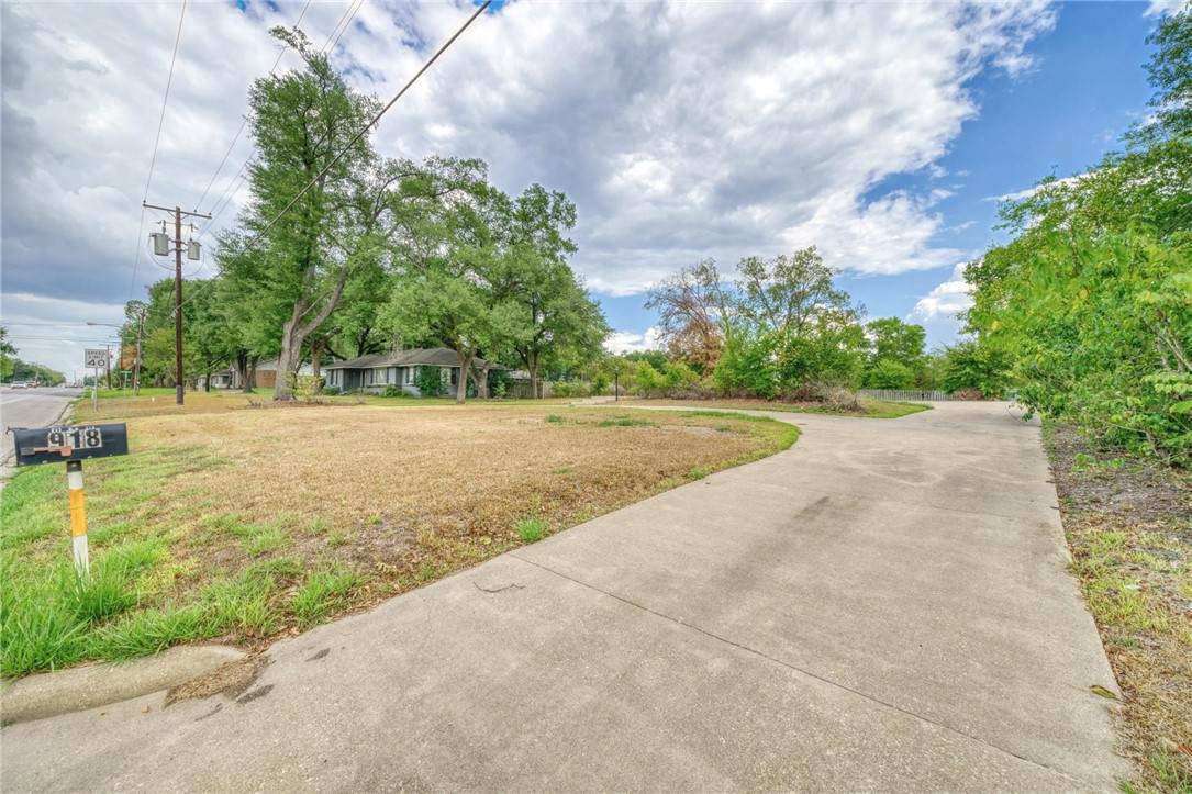 918 Main Street - Photo 1