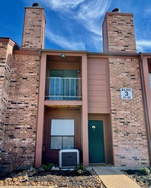 904 University Oaks Boulevard - Photo 1
