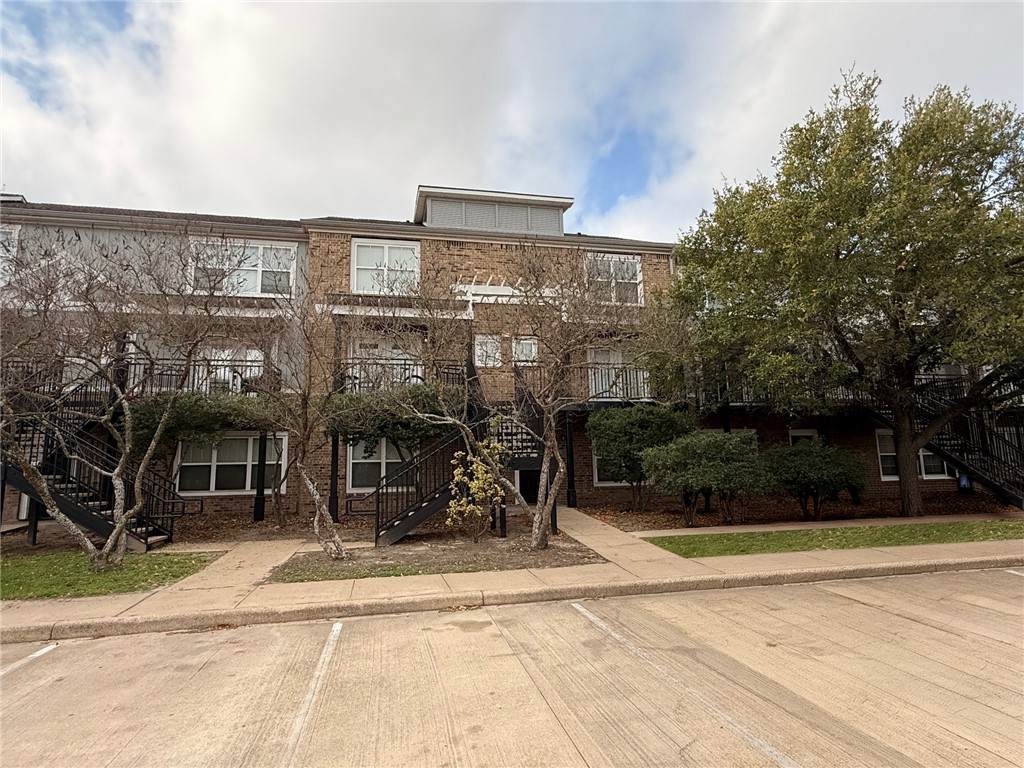 1725 Harvey Mitchell Pkwy - Photo 1