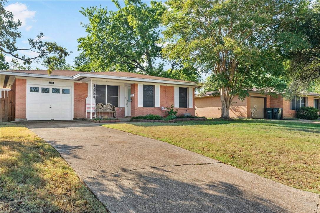 209 Helena Street - Photo 1