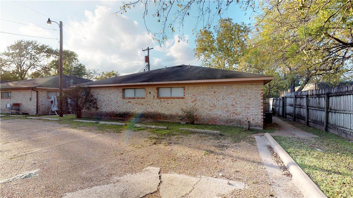204 Lynn Drive - Photo 1