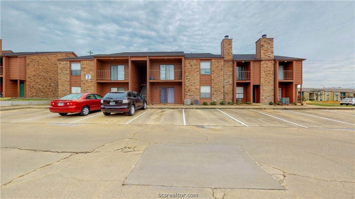904 University Oaks Boulevard - Photo 1