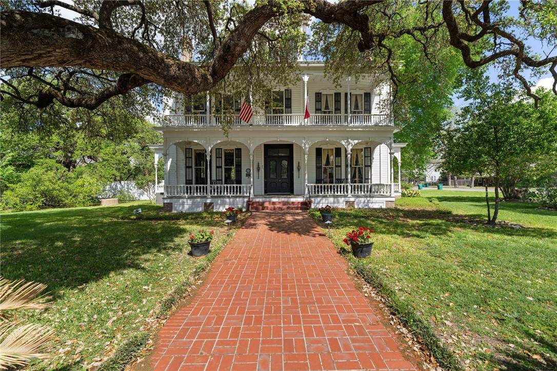 351 Colorado St - Photo 1